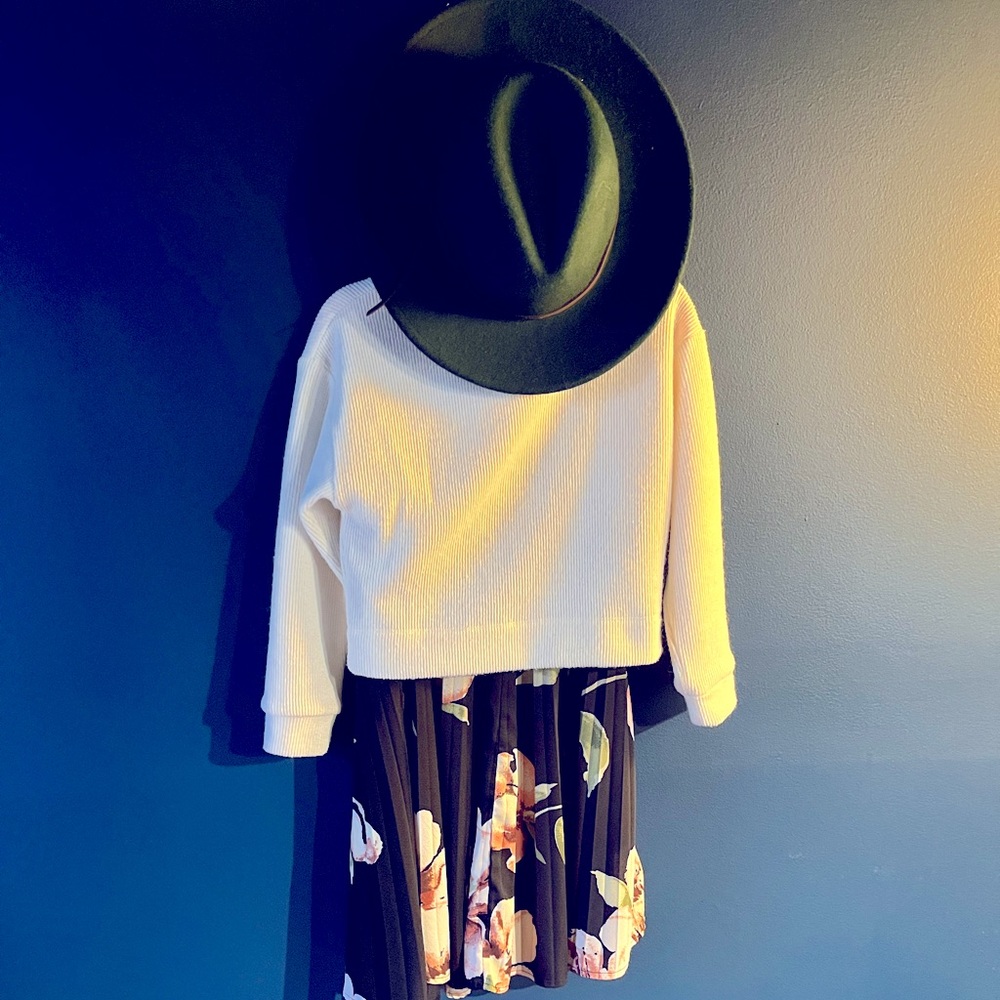 Girls size small cute “Spring Brunch” outfit!